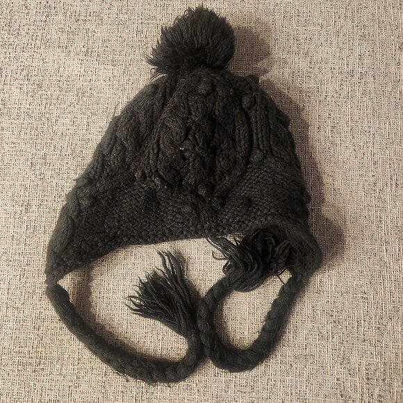 Black Burton Beanie w/pom - Picture 3 of 7